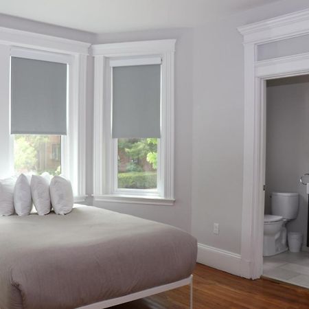 A Stylish Stay W/ A Queen Bed, Heated Floors.. #18 Brookline Luaran gambar