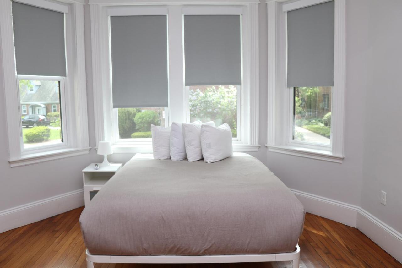 A Stylish Stay W/ A Queen Bed, Heated Floors.. #18 Brookline Luaran gambar