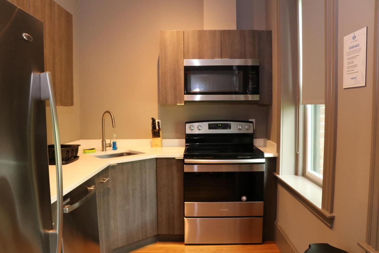 A Stylish Stay W/ A Queen Bed, Heated Floors.. #18 Brookline Luaran gambar