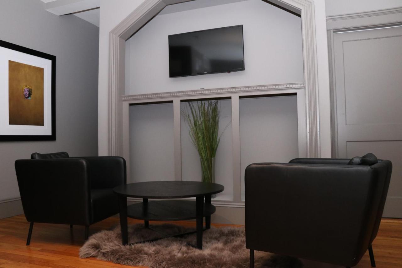 A Stylish Stay W/ A Queen Bed, Heated Floors.. #18 Brookline Luaran gambar